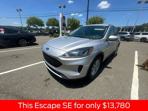 Used 2020 Ford Escape SE FWD image 3
