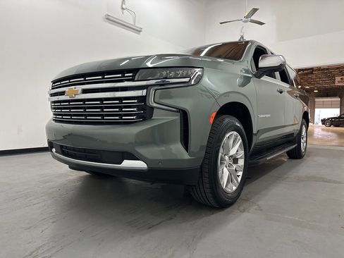Used 2023 Chevrolet Suburban Premier image 19
