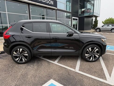 Used 2023 Volvo XC40 B5 Ultimate w/ Climate Package AWD/4WD image 2
