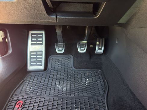 Used 2019 Volkswagen GTI SE FWD image 19