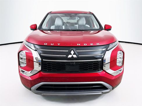 New 2025 Mitsubishi Outlander SE image 2