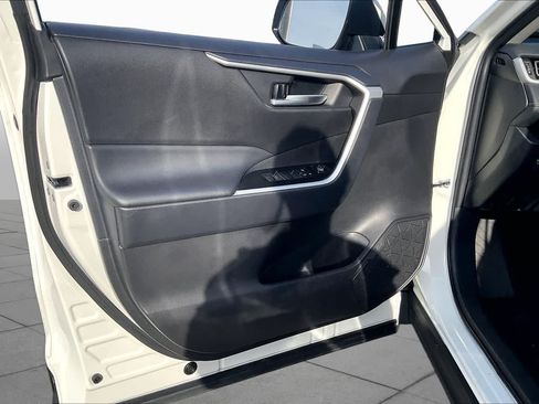 Used 2025 Toyota RAV4 XLE FWD image 21
