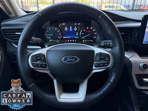 Used 2023 Ford Explorer XLT AWD/4WD image 12