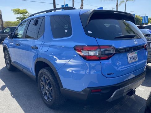 Used 2024 Honda Pilot TrailSport image 3