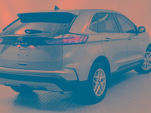 Certified 2022 Ford Edge SEL w/ Convenience Package image 3