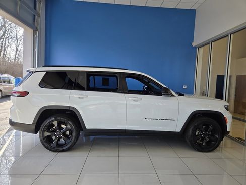 Used 2023 Jeep Grand Cherokee L Laredo image 5