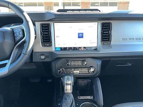 New 2025 Ford Bronco Outer Banks w/ Sasquatch Package image 14