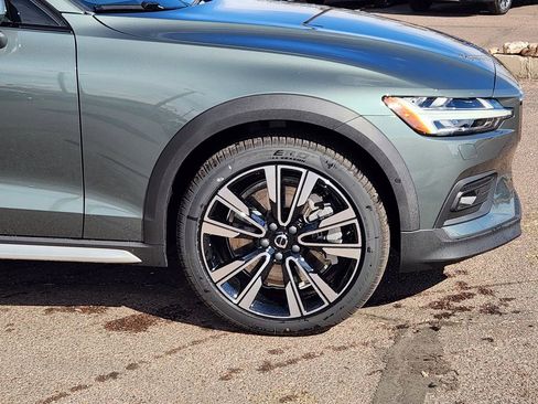 New 2026 Volvo V60 B5 Cross Country Ultra w/ Protection Package Premier image 28
