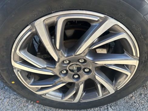 Used 2023 Lincoln Corsair AWD w/ Equipment Group 101A image 6