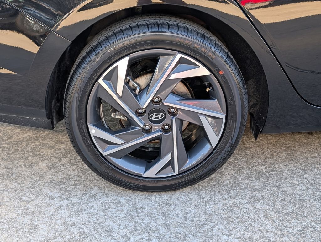 Used 2025 Hyundai Elantra SEL FWD image 3