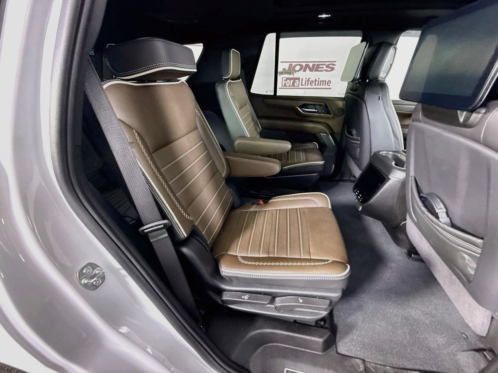 Used 2025 GMC Yukon Denali Ultimate AWD/4WD image 34