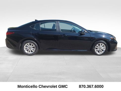 Used 2025 Toyota Camry LE FWD image 8