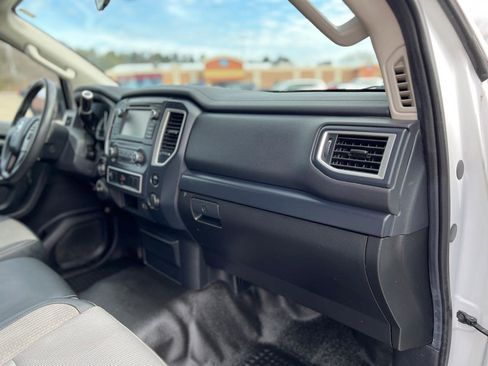 Used 2019 Nissan Titan S image 44