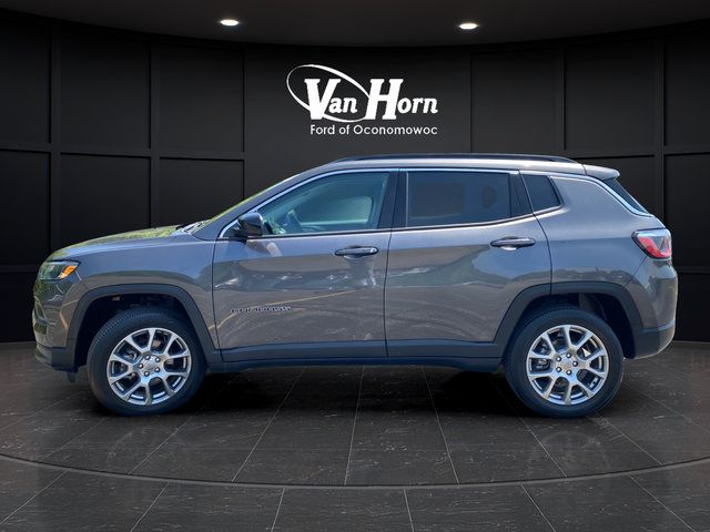 Used 2022 Jeep Compass Latitude AWD/4WD image 4