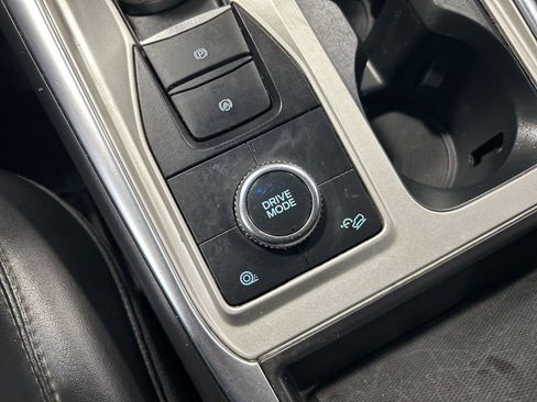 Used 2022 Ford Explorer XLT w/ Equipment Group 202A image 23