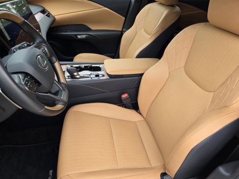 Used 2025 Lexus RX 350 Premium w/ Accessory Package (Z1) FWD image 11