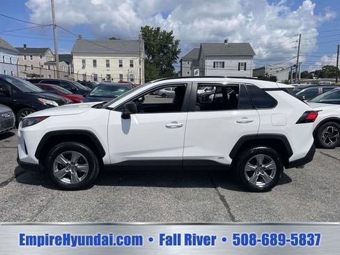 Used 2022 Toyota RAV4 LE AWD/4WD image 10