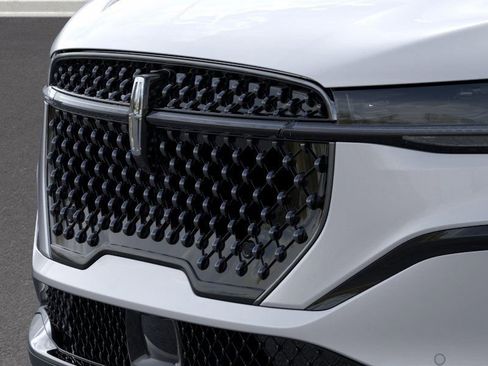 New 2025 Lincoln Nautilus Premier w/ Equipment Group 102A image 17