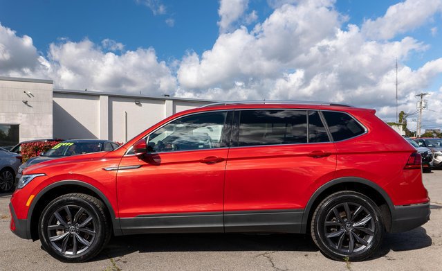 Used 2023 Volkswagen Tiguan SE AWD/4WD image 9