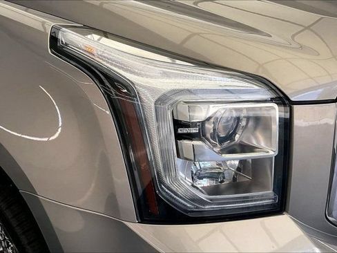Used 2019 GMC Yukon Denali w/ Enhanced Security Package AWD/4WD image 28