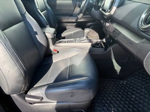 Used 2021 Toyota Tacoma TRD Off-Road AWD/4WD image 19