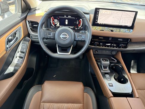 Used 2024 Nissan Rogue Platinum image 12