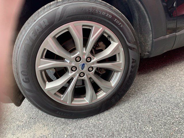 Used 2023 Ford Explorer XLT w/ Equipment Group 202A AWD/4WD image 8