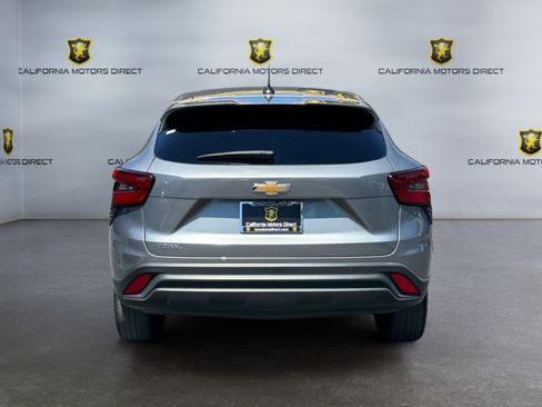 Used 2024 Chevrolet Trax LS w/ Driver Confidence Package FWD image 4
