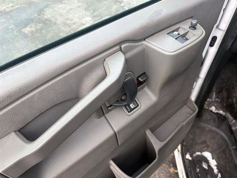 Used 2017 Chevrolet Express 3500 Extended image 15