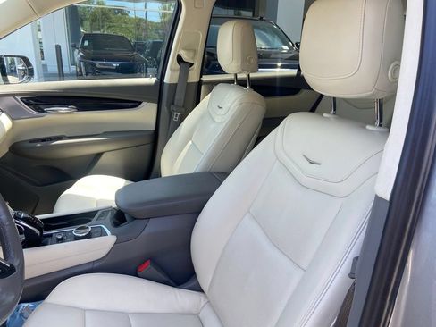 Used 2025 Cadillac XT6 Premium Luxury w/ Technology Package AWD/4WD image 13