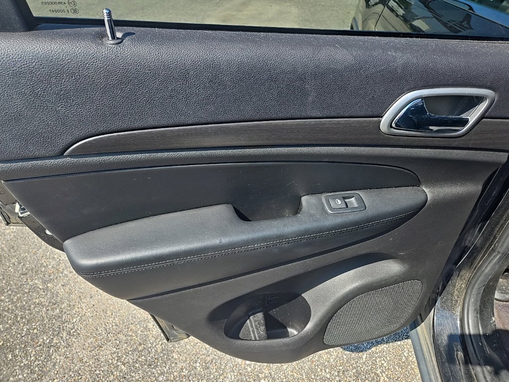 Used 2018 Jeep Grand Cherokee Laredo RWD image 6