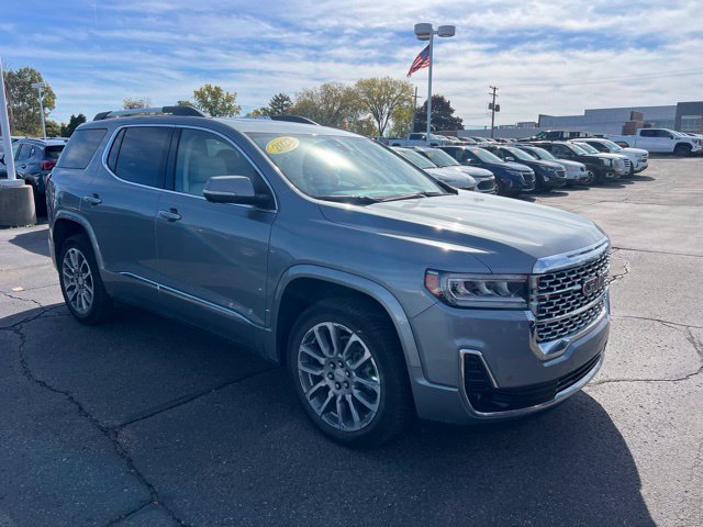 Used 2023 GMC Acadia Denali w/ Denali Ultimate Package AWD/4WD image 3
