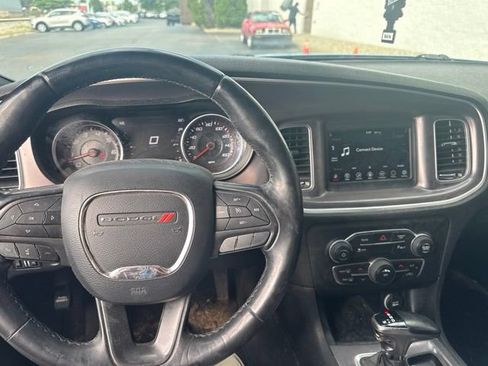 Used 2019 Dodge Charger SXT RWD image 9