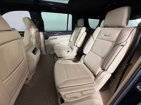 Used 2022 Cadillac Escalade ESV Premium Luxury AWD/4WD image 13