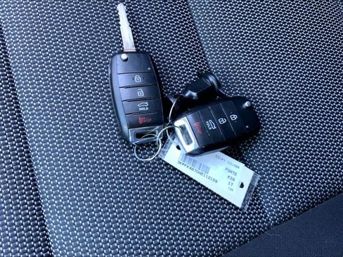 Used 2017 Kia Forte LX FWD image 15