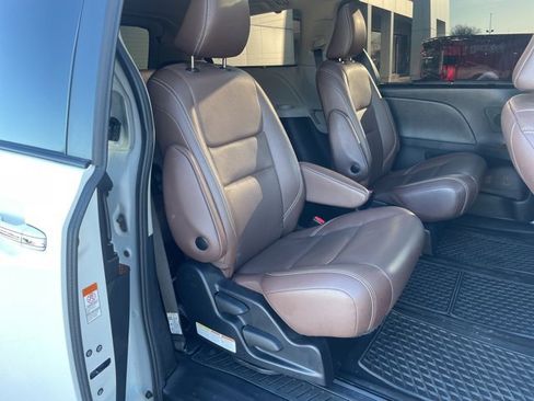 Used 2020 Toyota Sienna XLE image 18