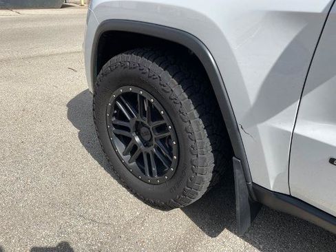 Used 2019 Jeep Grand Cherokee Limited w/ Luxury Group II AWD/4WD image 3