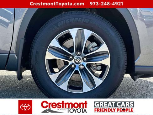 Certified 2025 Toyota Highlander XLE image 6