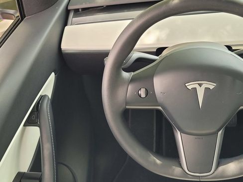 Used 2021 Tesla Model Y Long Range AWD/4WD image 12