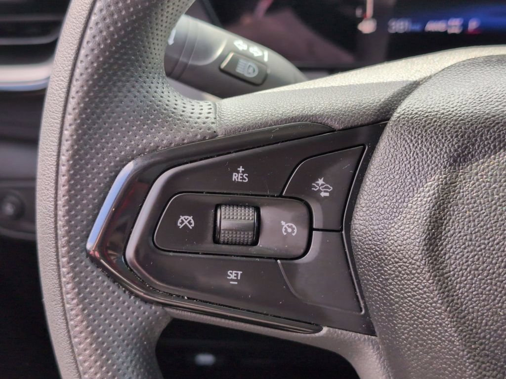 Used 2025 Chevrolet TrailBlazer LT AWD/4WD image 21