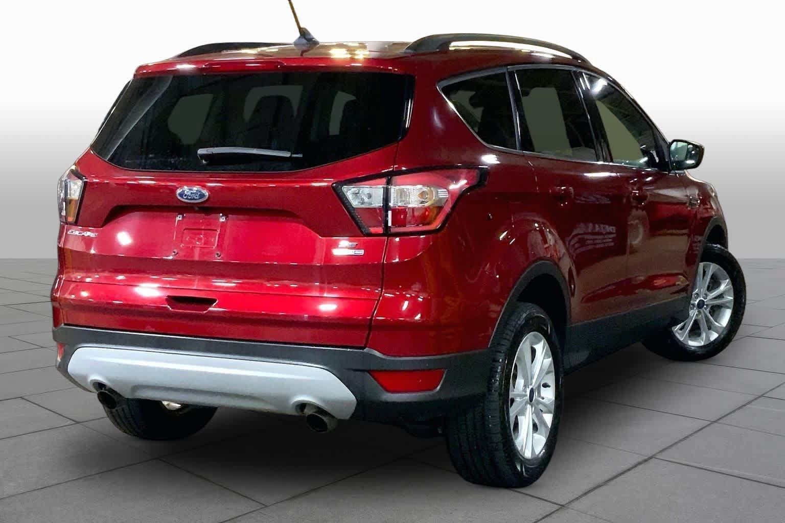 Used 2018 Ford Escape SE w/ SE Sync 3 Package AWD/4WD image 13