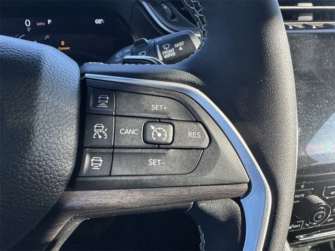 Used 2023 Jeep Grand Cherokee L Limited w/ Luxury Tech Group II image 11