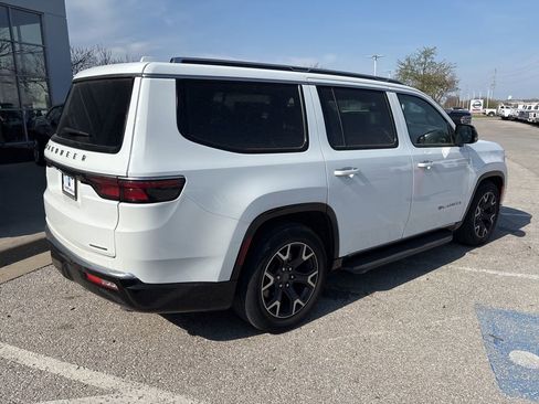 Used 2023 Jeep Wagoneer Series III w/ Preferred Equipment Group image 27