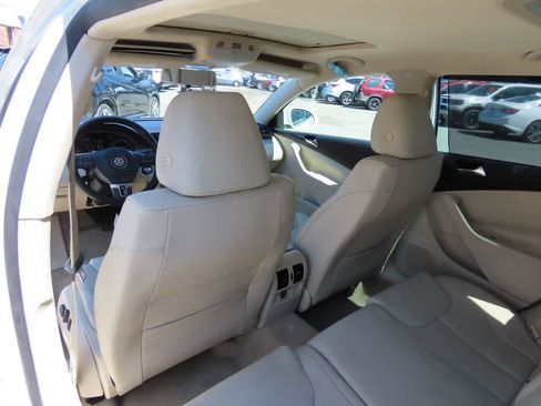 Used 2010 Volkswagen Passat Komfort FWD image 14