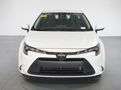 Certified 2025 Toyota Corolla LE image 2