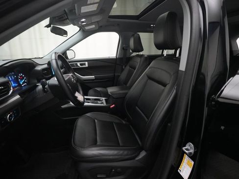 Used 2023 Ford Explorer XLT w/ Equipment Group 202A AWD/4WD image 7