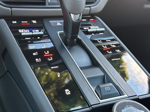 Used 2024 Porsche Macan S image 25