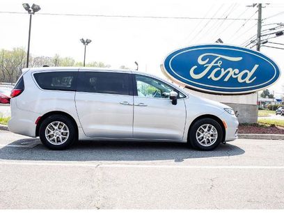 Used 2023 Chrysler Pacifica Touring-L