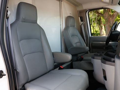 Used 2018 Ford E-350 and Econoline 350 Super Duty RWD image 16