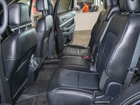 Used 2017 Ford Explorer XLT w/ Equipment Group 202A FWD image 14